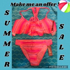 BNWT! Juniors size M flounce swimsuit!